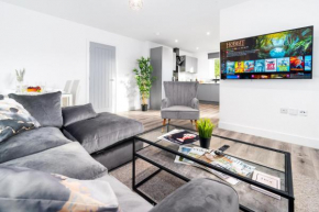 Luxury 2 Bedroom Apartment - Parking & Balcony - Underfloor Heating - 6MC